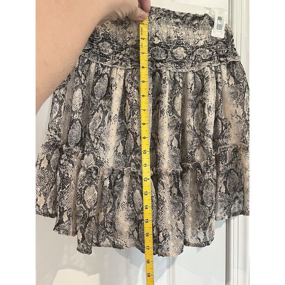 Altar’d State Smocked Elastic Waist Flutter Reptile Print Black/gray Skirt. Lg - Picture 5 of 6